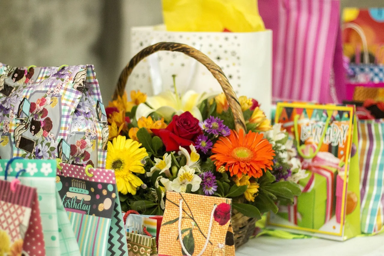 gift, surprise, gifts, package, packaging, decor, this, happy birthday, joy, anniversary, wrapped, celebration