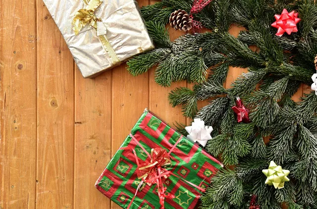 package, gift, christmas, surprise, packaging, packed up, ribbon, wrap, parcel, red, fir branches, decoration, multicoloured. Packaging marketing pricing models compared for England buyers