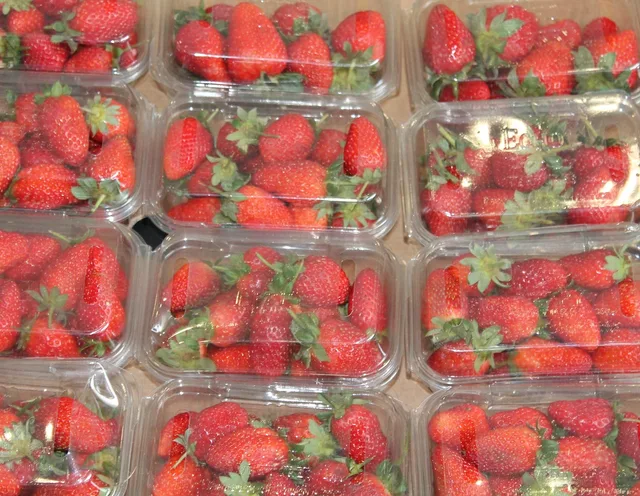 food, fresh, fruit, strawberry, grocery, super market, red, packaging, food container, juicy, super market, super market, super market, super market, super market, food container, food container, food container, food container. Packaging marketing reporting dashboard: one parcel cost, named owners