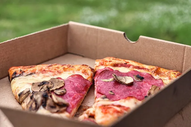 pizza, slice, salami, mushrooms, cheese, box, delivery service, gastronomy, packaging, cardboard. Six packaging marketing strategy mistakes England teams make